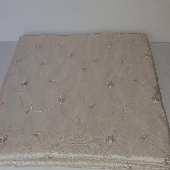 Fabric Tablecloth 128" Round Machine Embroidered Formal - Picture 7 of 9